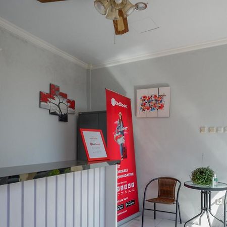 Reddoorz Near Padang Golf Adisucipto Potrojayan Exterior foto