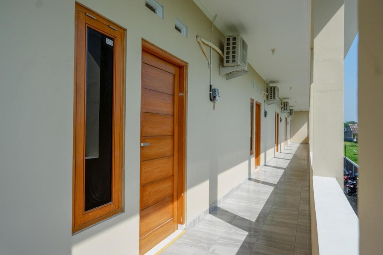 Reddoorz Near Padang Golf Adisucipto Potrojayan Exterior foto