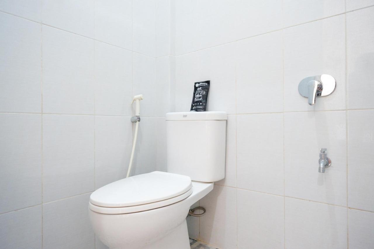 Reddoorz Near Padang Golf Adisucipto Potrojayan Exterior foto