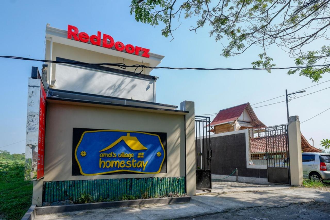Reddoorz Near Padang Golf Adisucipto Potrojayan Exterior foto